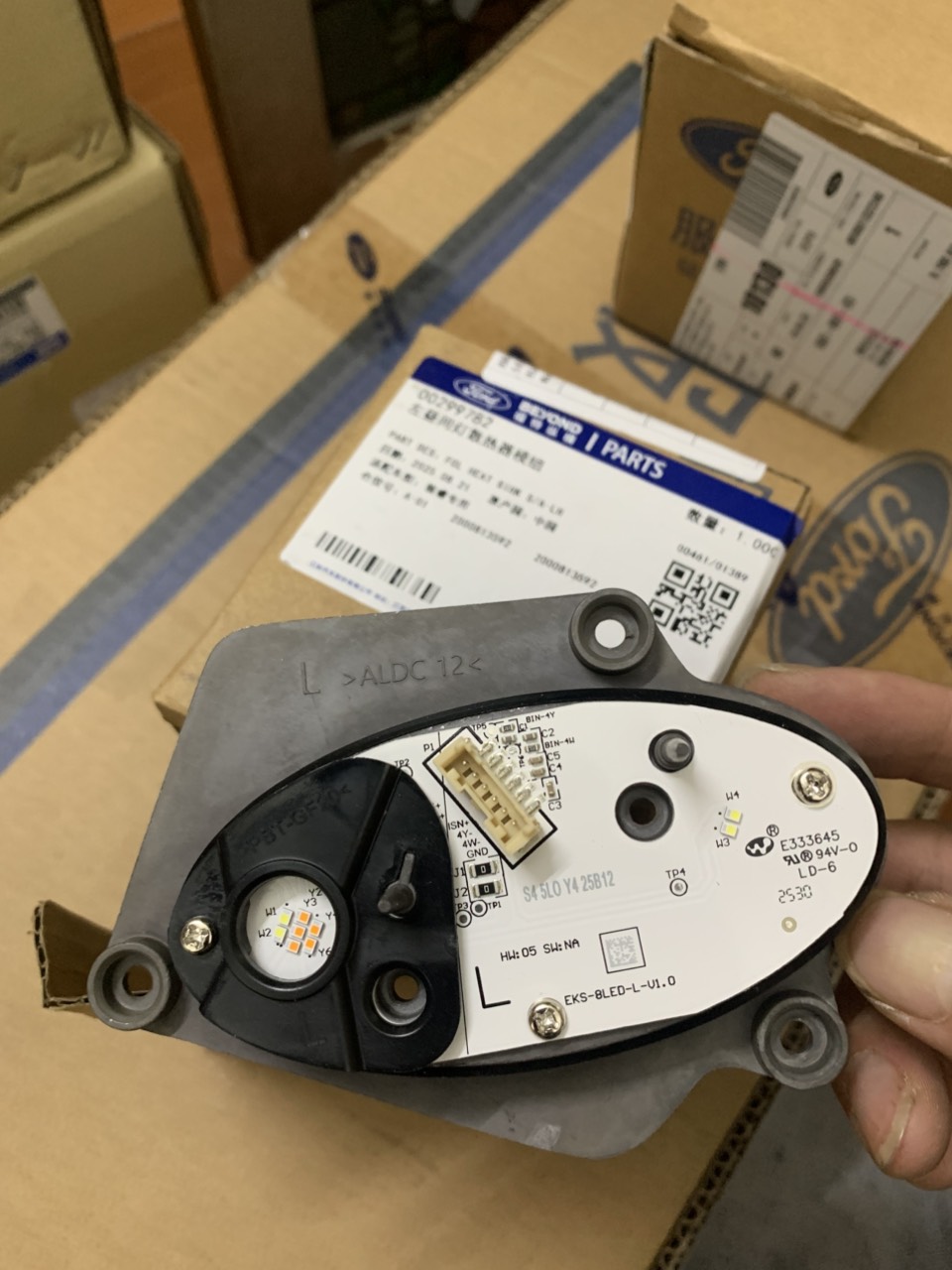 Điều khiển đèn sương mù Ford Territory bên phải 00299782