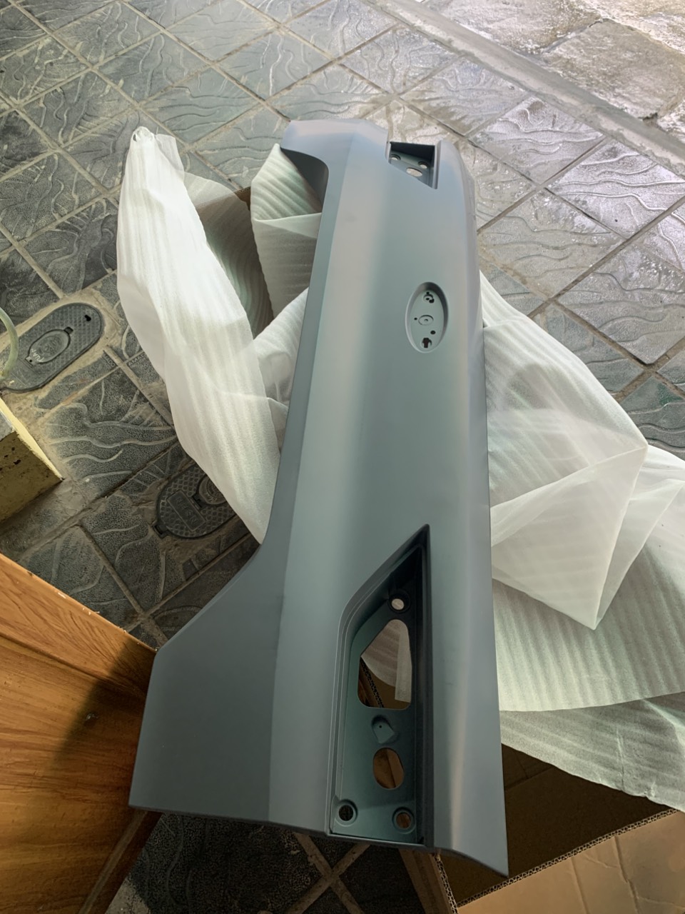 Ốp cốp sau, ốp cửa hậu Ford Territory NS142301ABXUAA