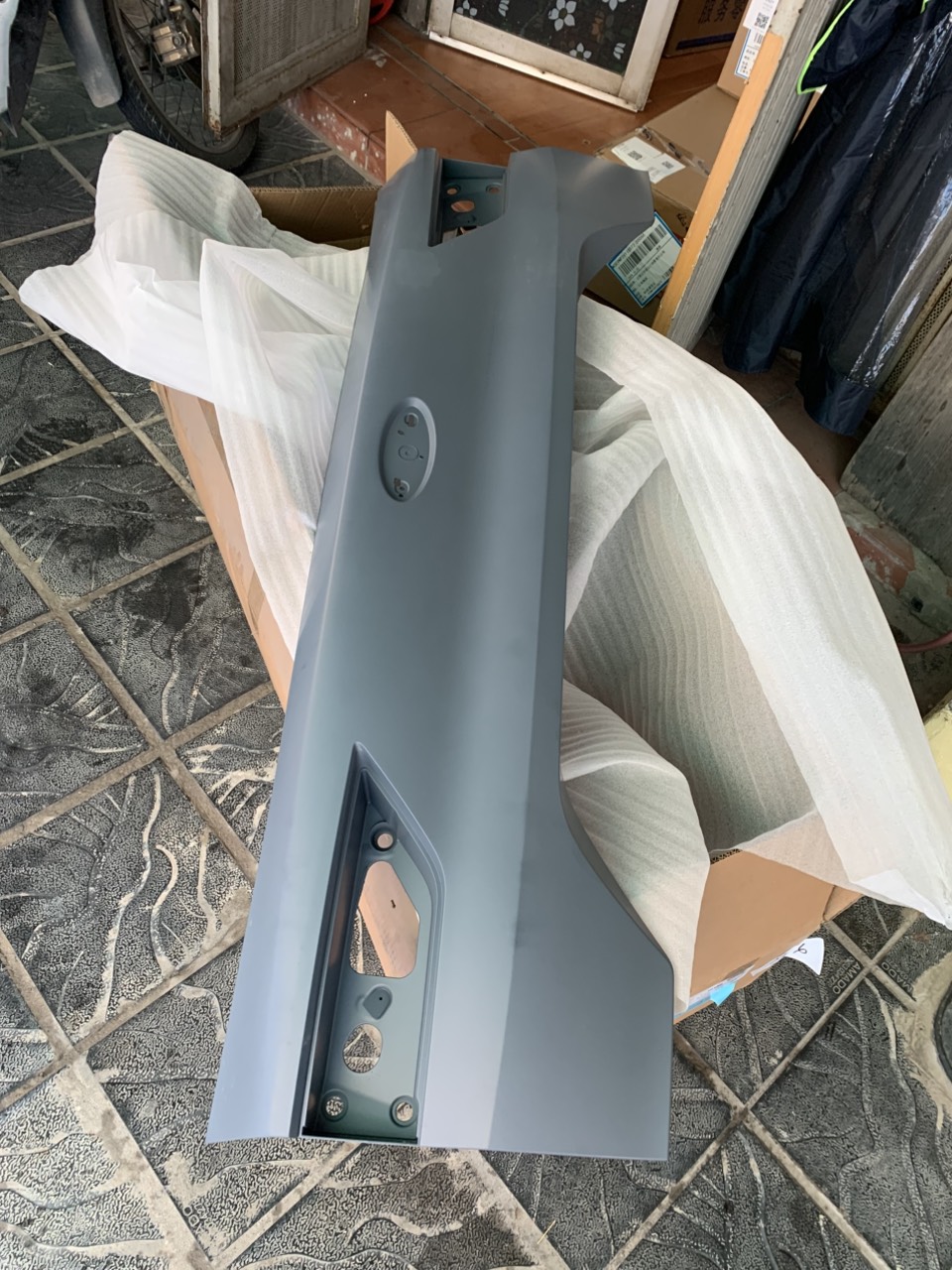 Ốp cốp sau, ốp cửa hậu Ford Territory NS142301ABXUAA