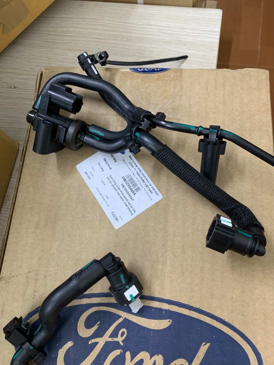 Van chân không Ford Ranger 2023 24 25 MB3Q9S468AF E D C B