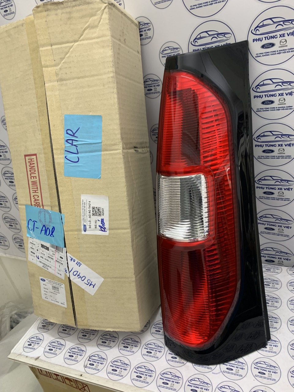 Vỏ đèn hậu Ford Everest 2010 11 12 13 14 UF0L51170A 80A