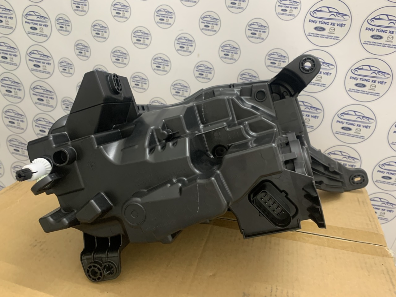 Vỏ đèn pha Territory 2022 23 24 25 NS113005BC NS1-13005-BC