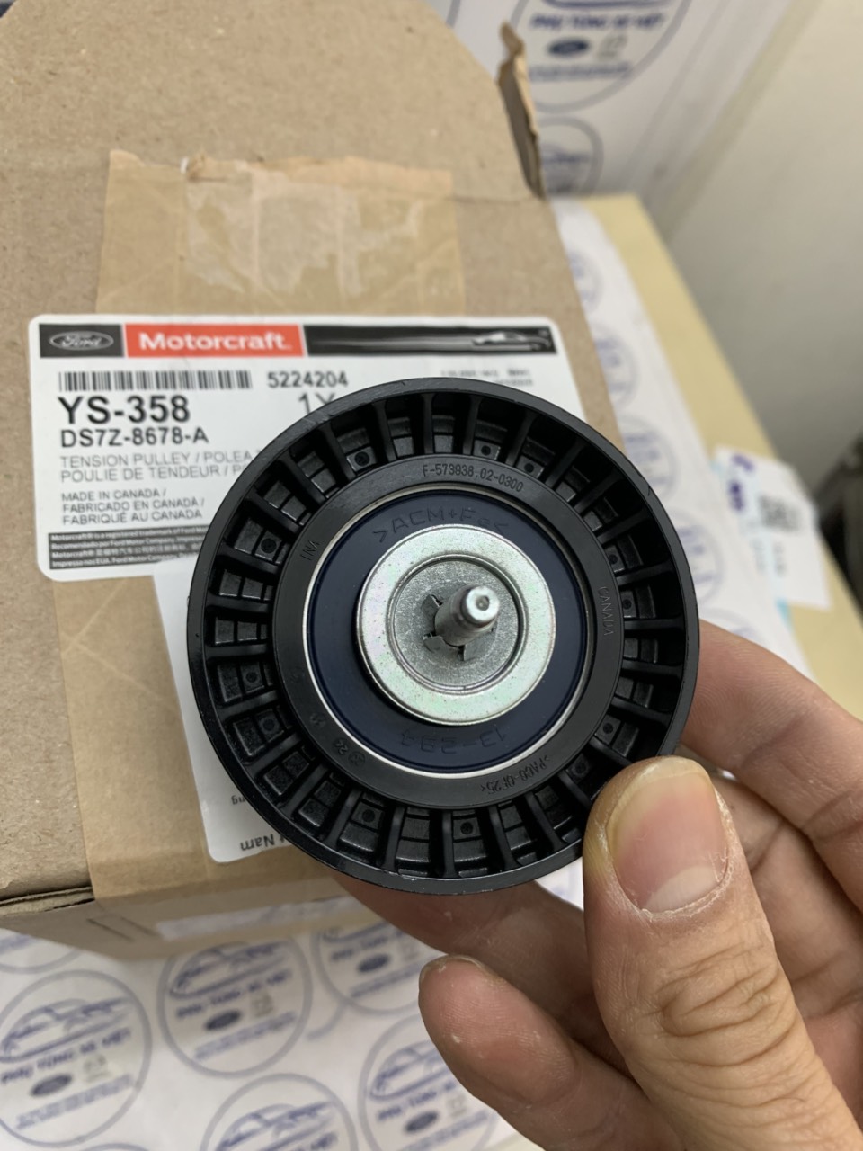 Bi tỳ curoa máy phát Ford Explorer 2016 17 18 19 DS7Z8678A