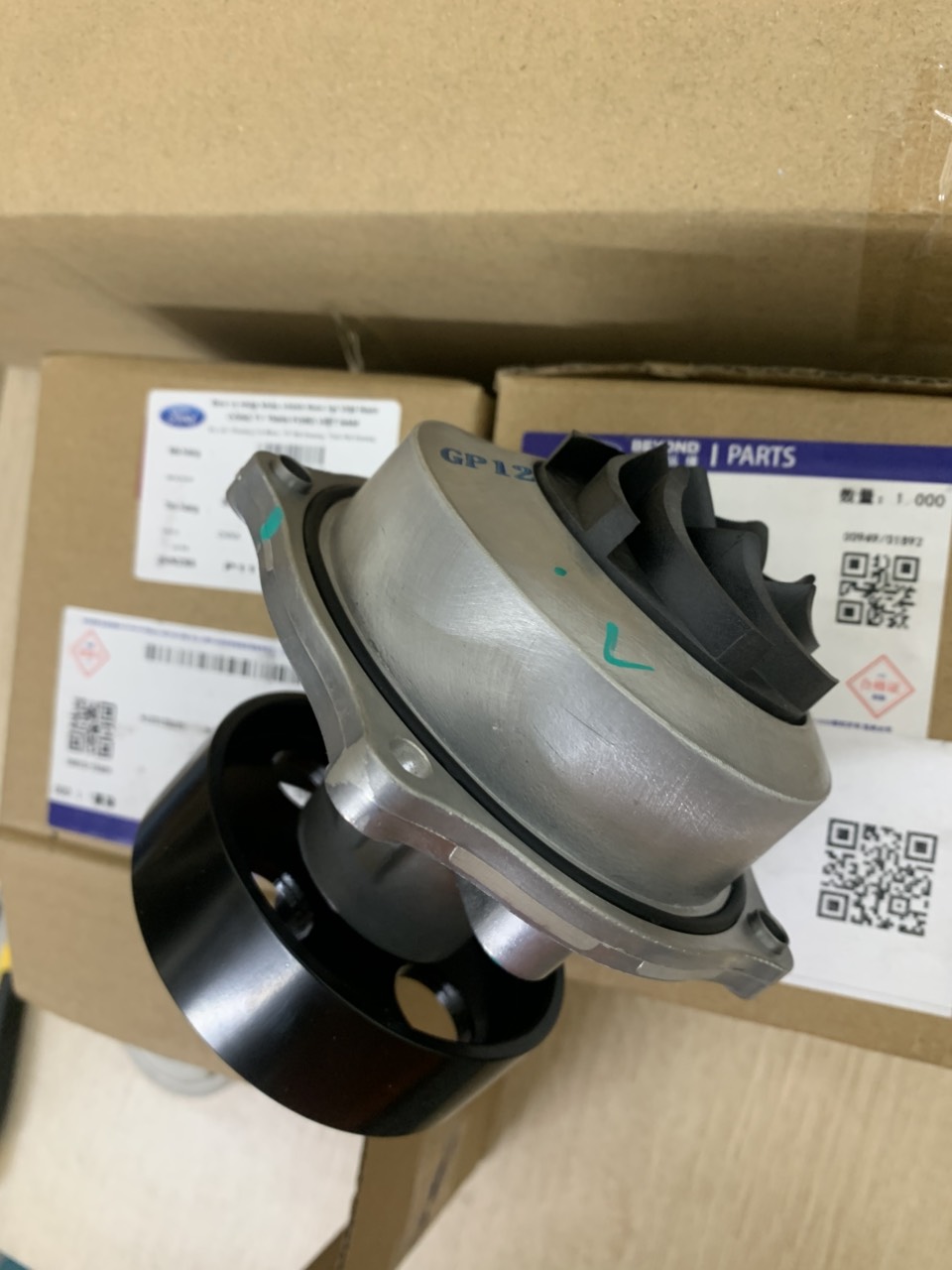 Bơm nước làm mát động cơ Ford Territory FS18A558AD