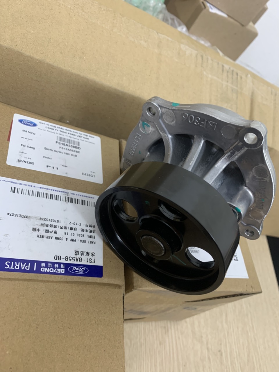 Bơm nước làm mát động cơ Ford Territory FS18A558AD