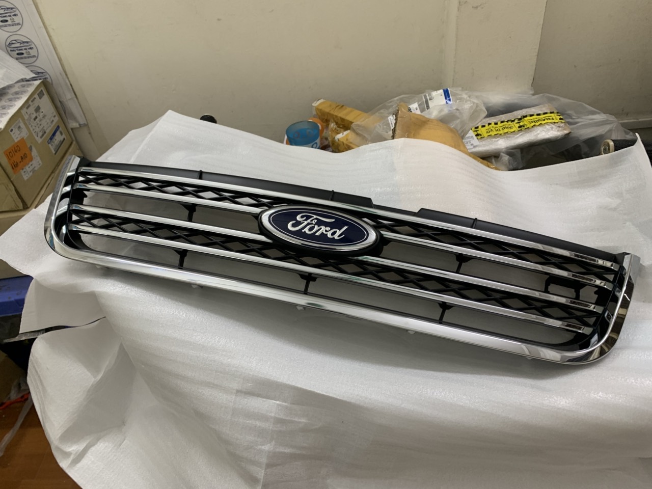 Ca lăng trước Ford Escape 2004 05 06 07 08 4E11650710AD