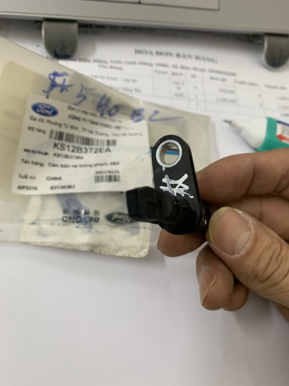 Cảm biến phanh ABS bánh trước Ford Terrritory KS1-2B372-EA DA