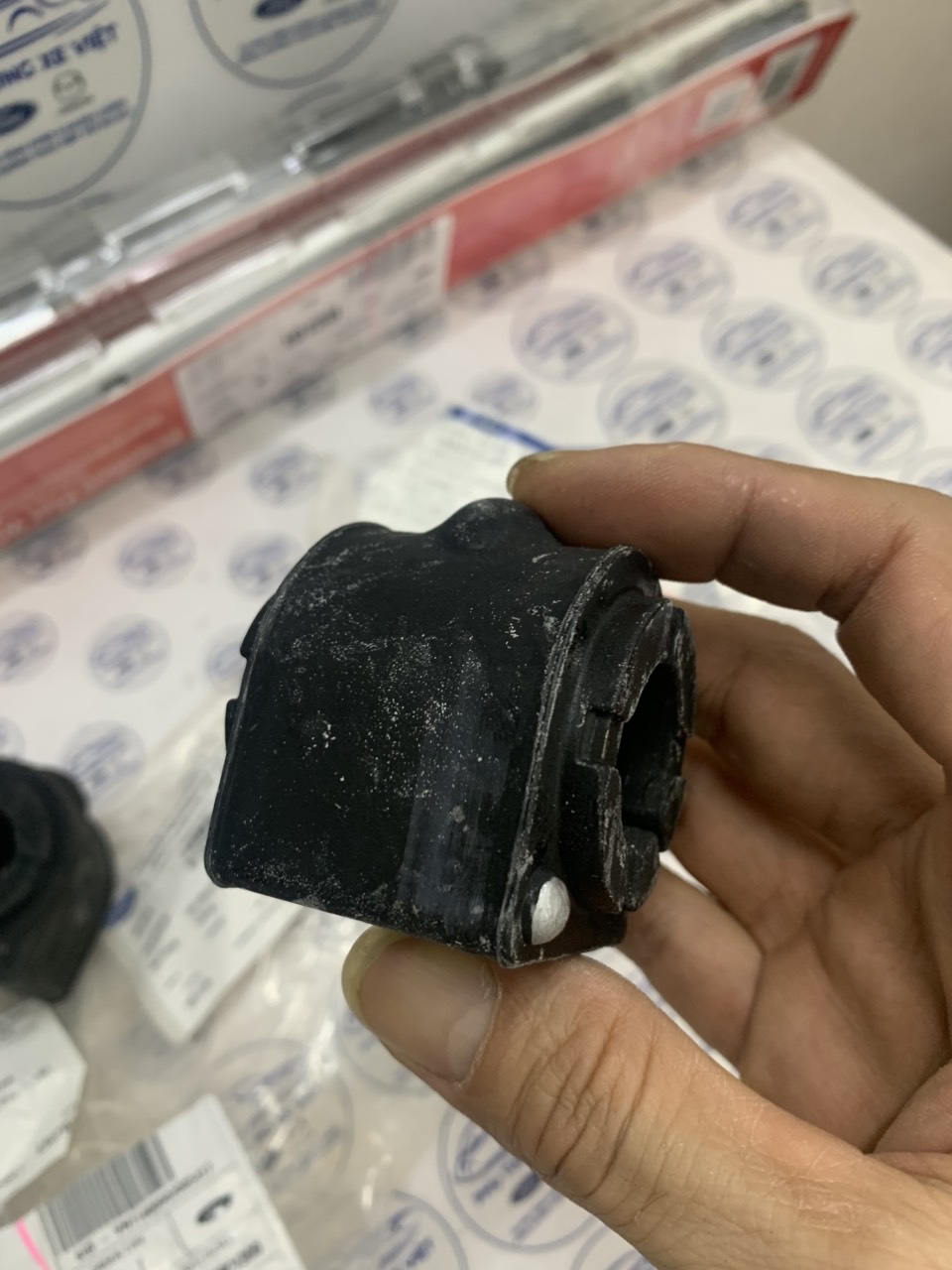 Cao su cân bằng trước Focus 2015 16 17 18 19 BV6Z5484B BV61