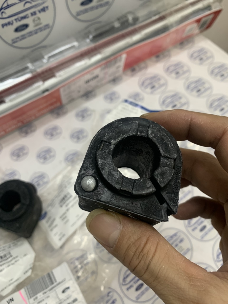Cao su cân bằng trước Focus 2015 16 17 18 19 BV6Z5484B BV61