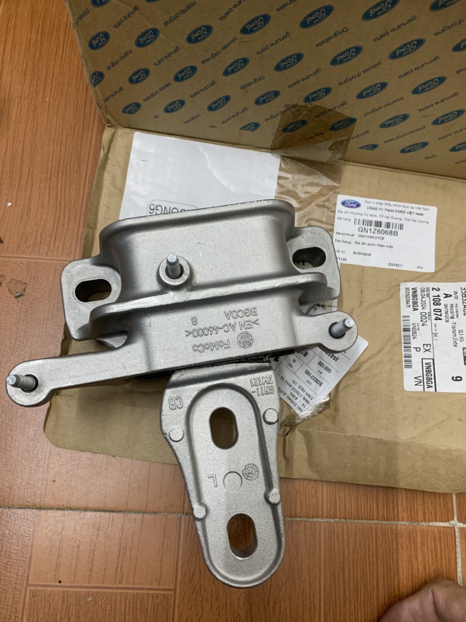 Cao su chân số Ford EcoSport 2018 19 20 21 22 23 GN1Z6068B L