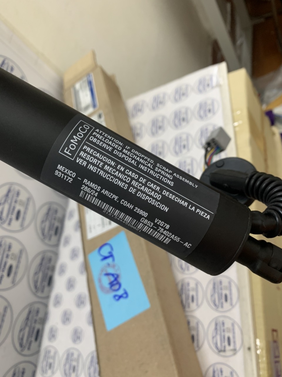 Chống cửa hậu Ford Explorer GB5Z14B351A GB5378402A55AD