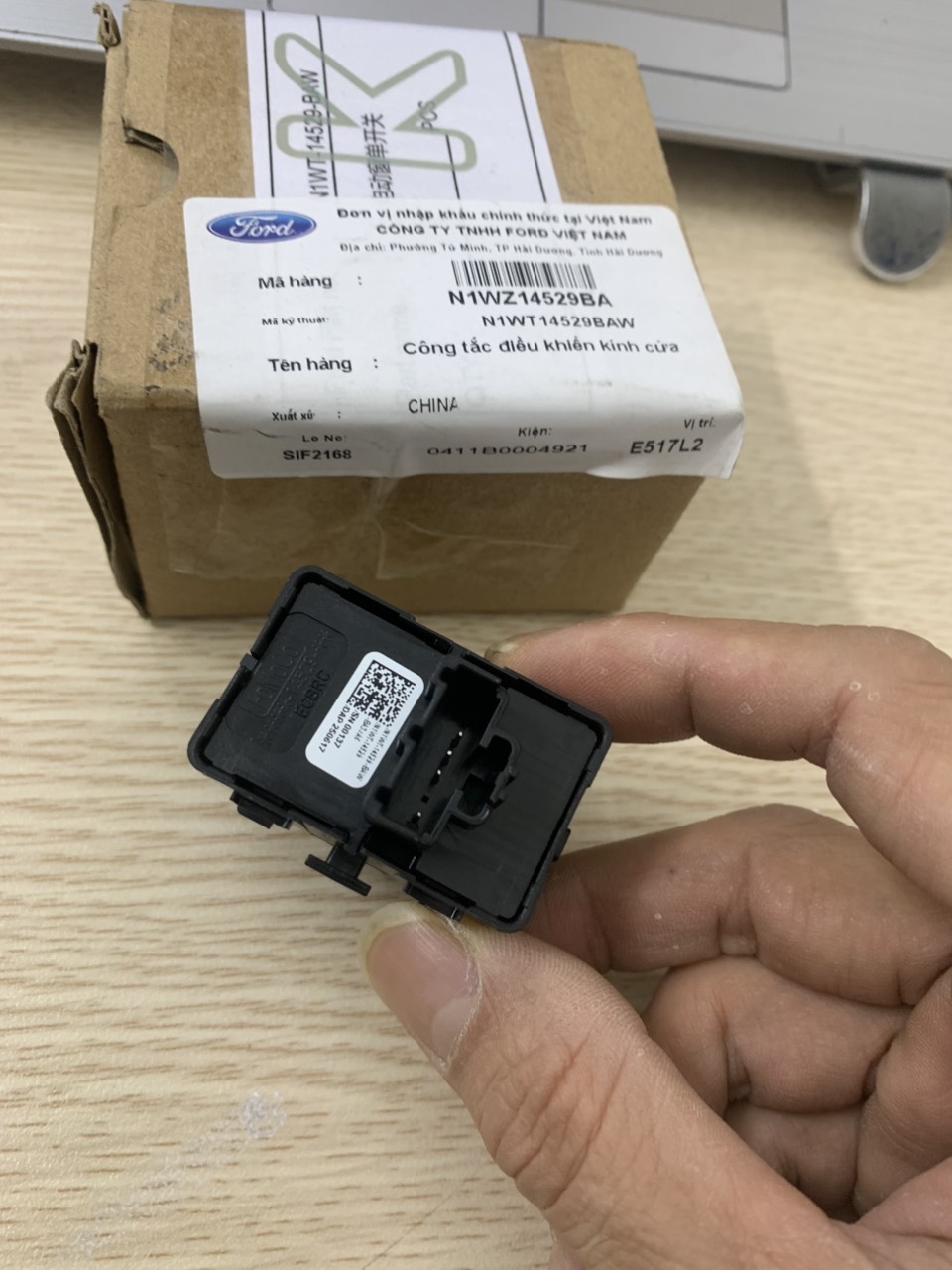 Công tắc lên kính Ford Everest 2022 23 24 25 N1WZ-14529-BA