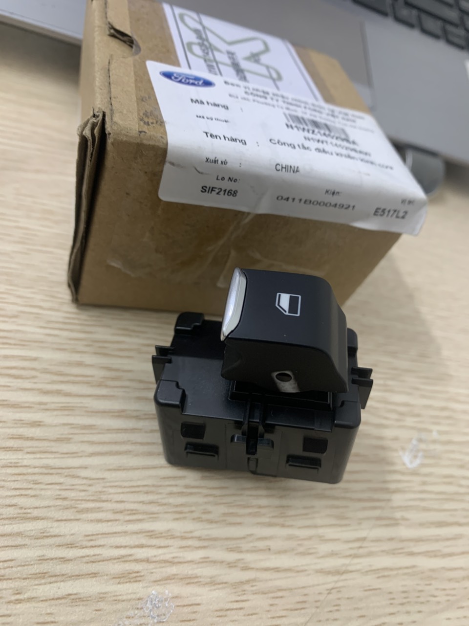 Công tắc lên kính Ranger 2022 23 24 25 N1WZ14529BA N1WT