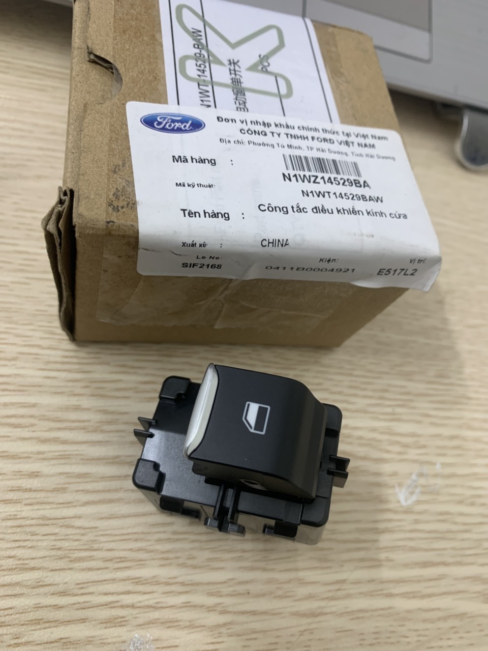 Công tắc lên kính Ford Everest 2022 23 24 25 N1WZ-14529-BA