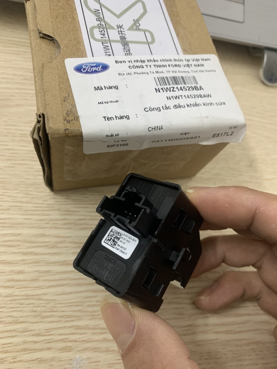 Công tắc lên kính Ford Everest 2022 23 24 25 N1WZ-14529-BA