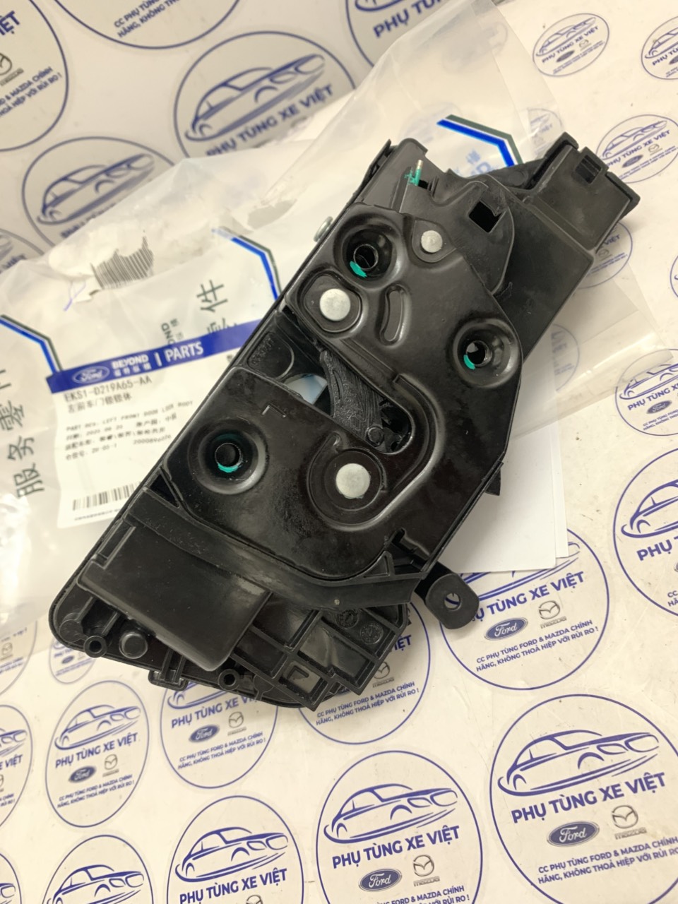 Khóa cửa trước lái Ford Territory EKS1D219A65AA KS126405AA