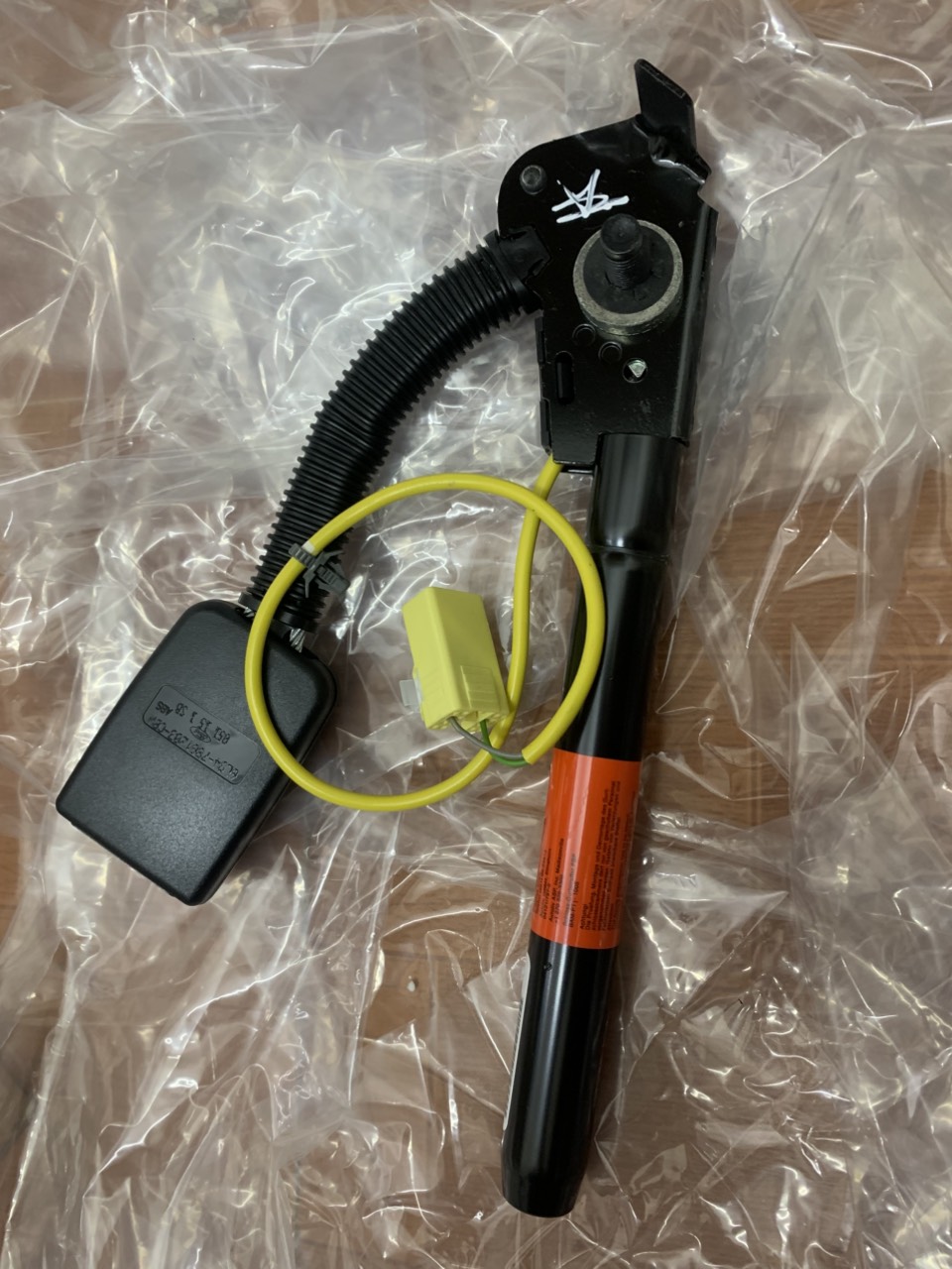 Khóa dây đai an toàn trước Ford Escape EC3457680E70