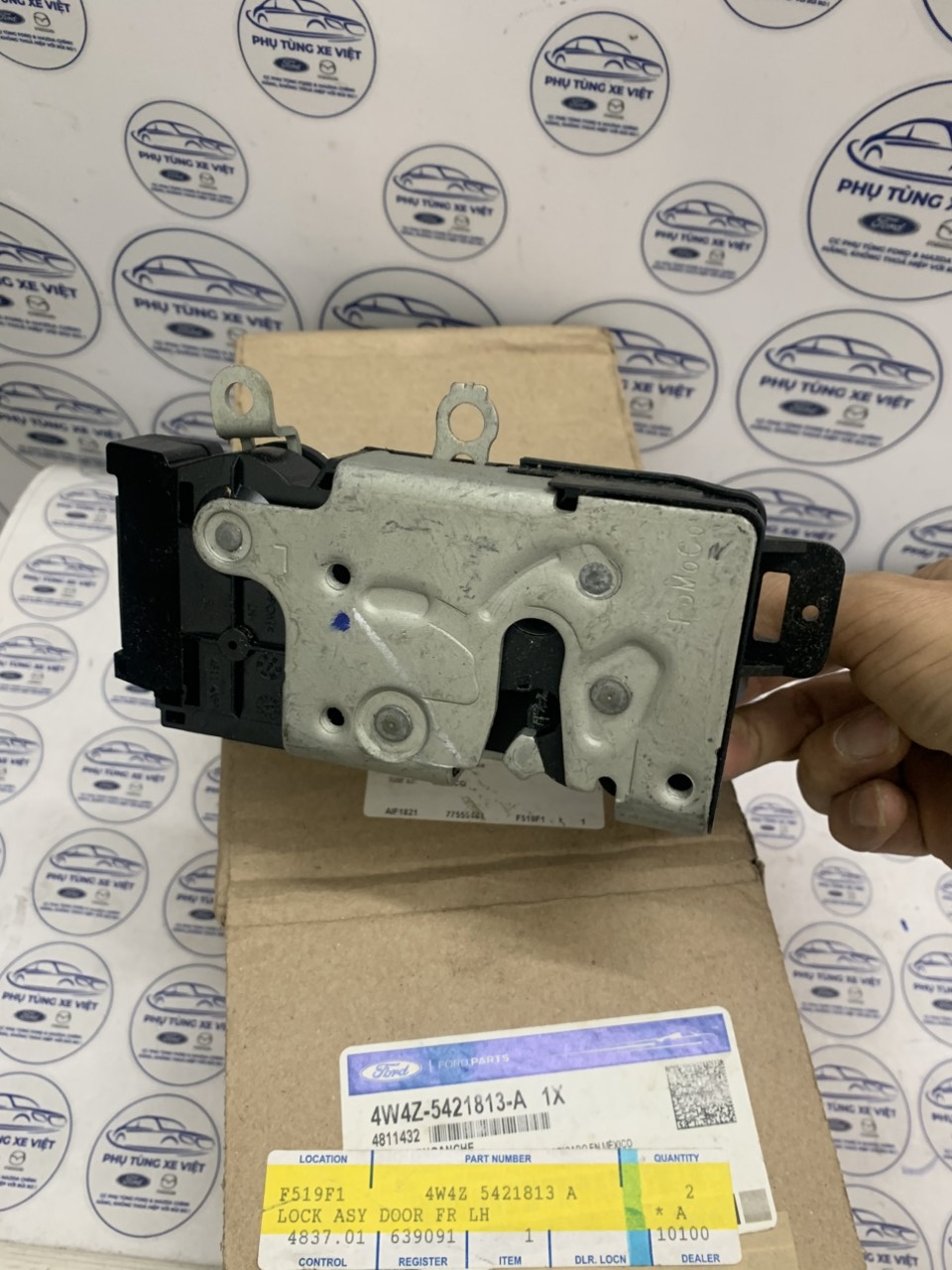 Khoá ngậm cửa trước trái Ford Escape 4W4Z5421813A DA