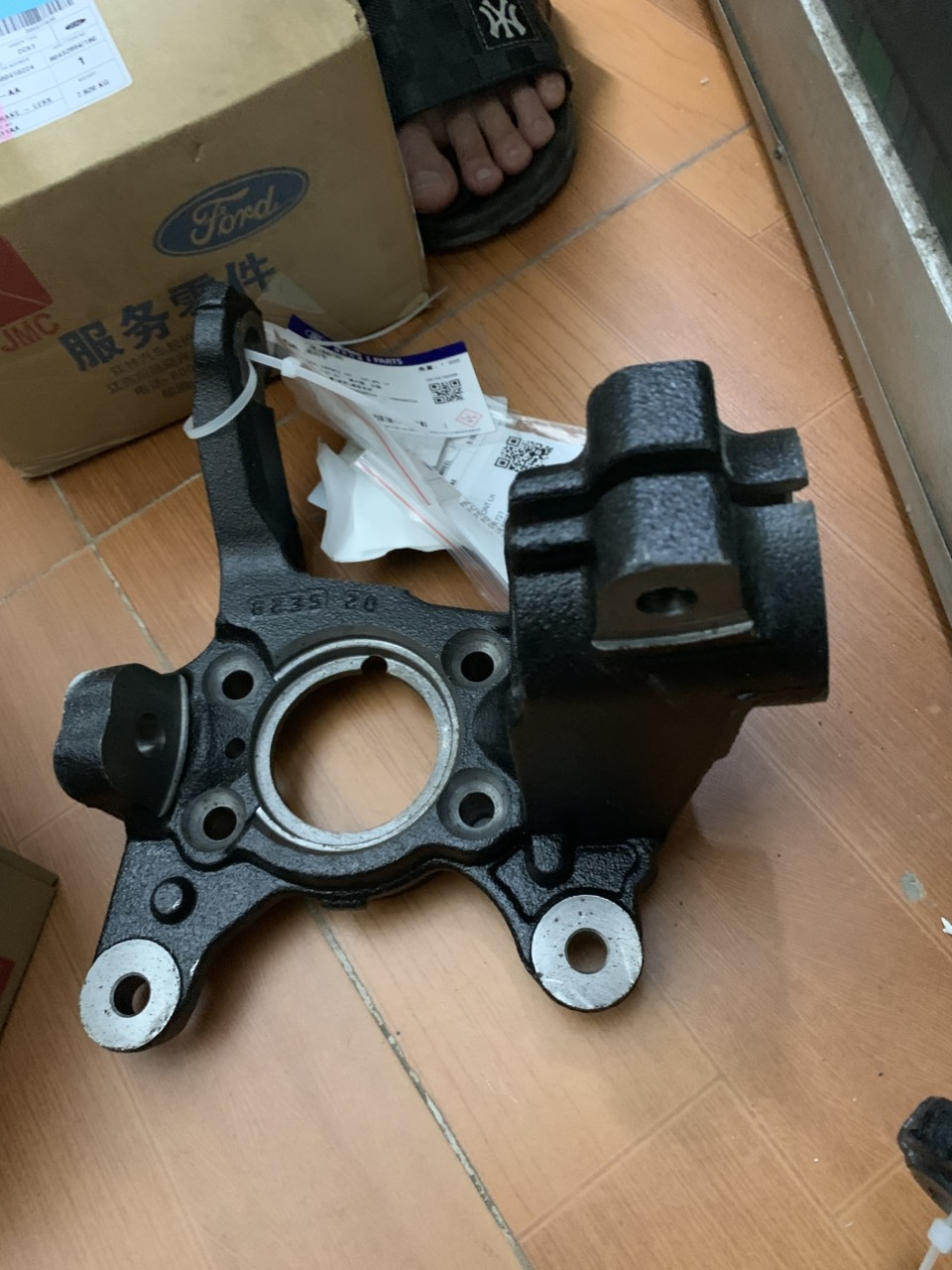 Ngõng moay ơ trước Ford Territory FS13K185AE FS1-3K186-AE