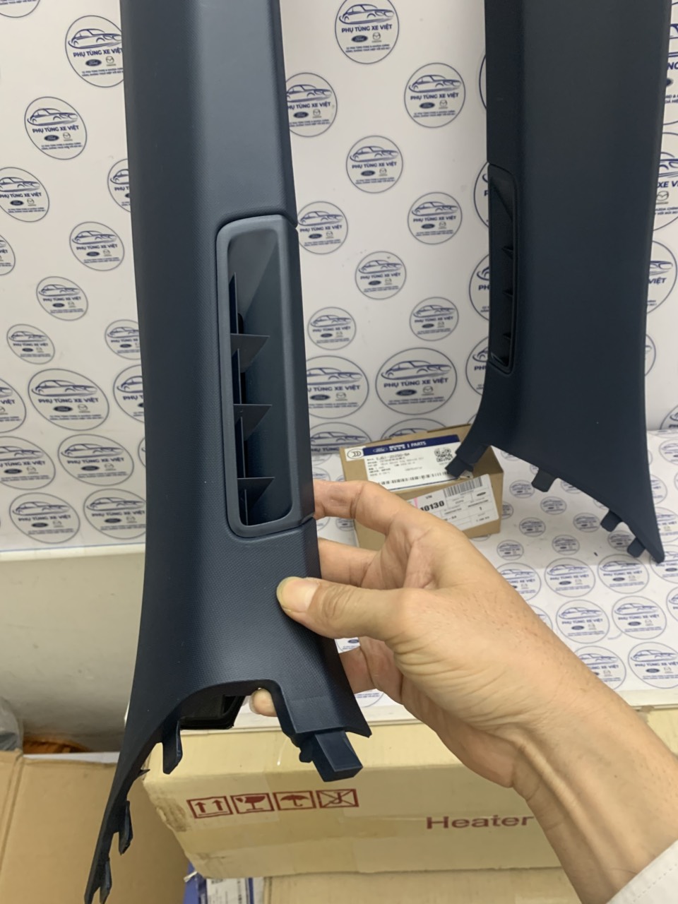 Ốp trong cột a Ford Territory NS14103512AAD5 NS14103513AAD5