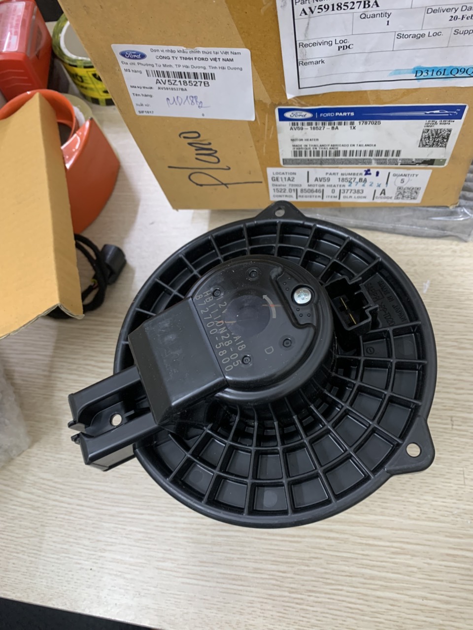 Quạt giàn lạnh điều hoà Ford Fiesta AV5Z18527B AV5918527BA