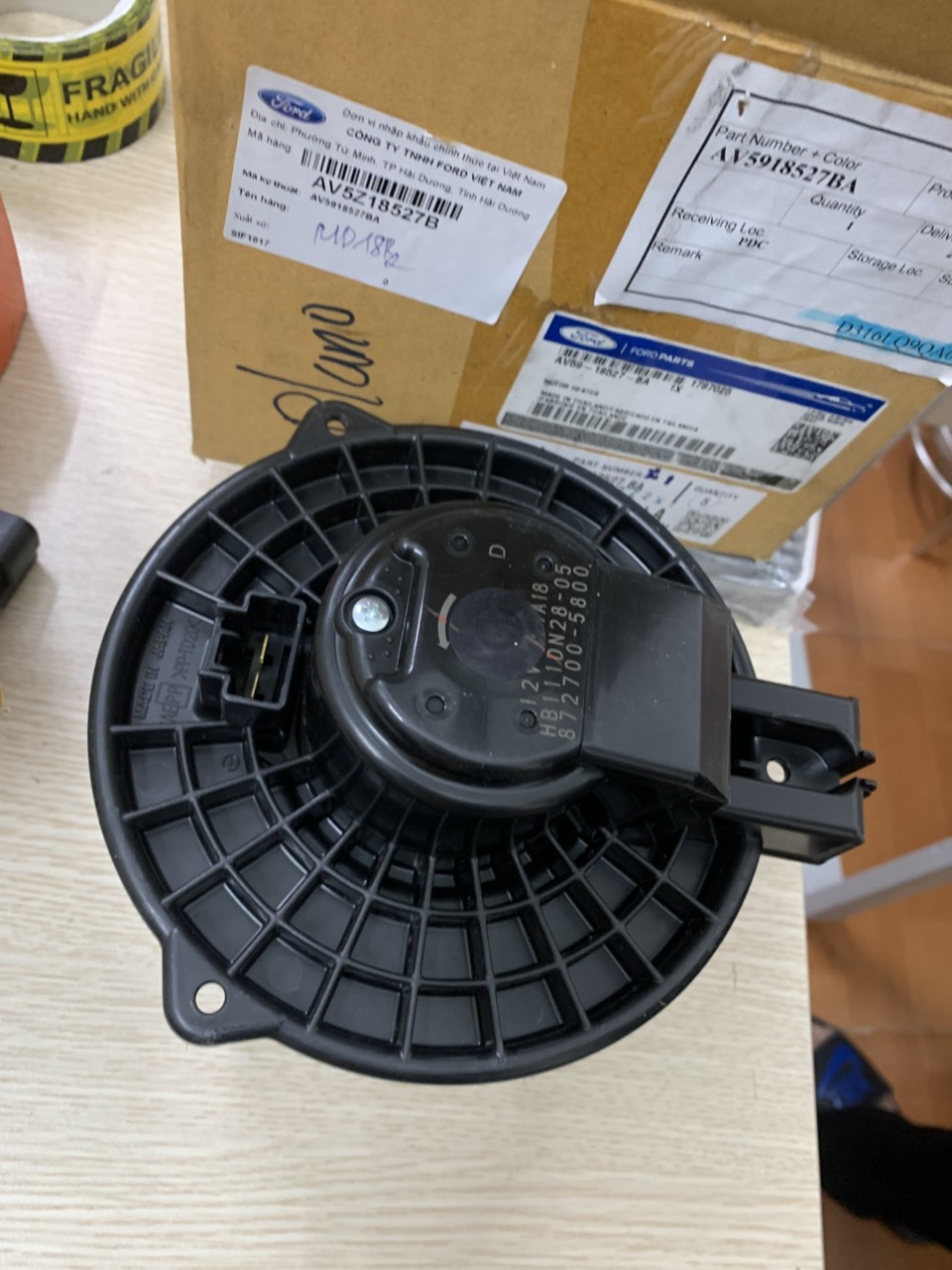 Quạt giàn lạnh điều hoà Ford Fiesta AV5Z18527B AV5918527BA