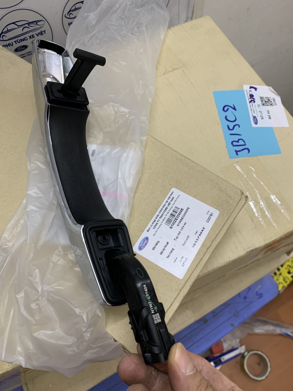 Tay mở cửa ngoài Ford Everest 2022 23 24 25 N1WZE22404E