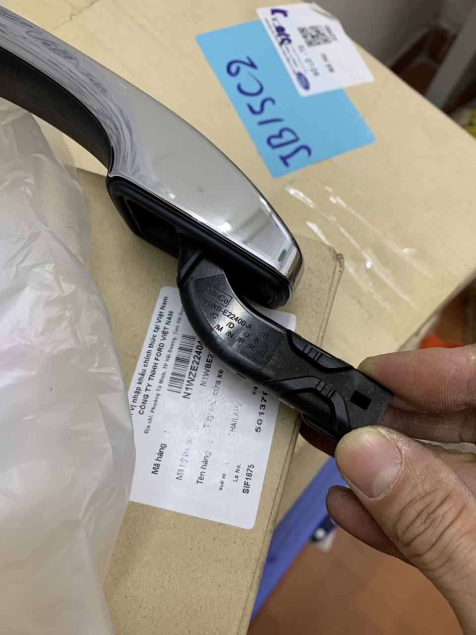 Tay mở cửa ngoài Ford Everest 2022 23 24 25 N1WZE22404E