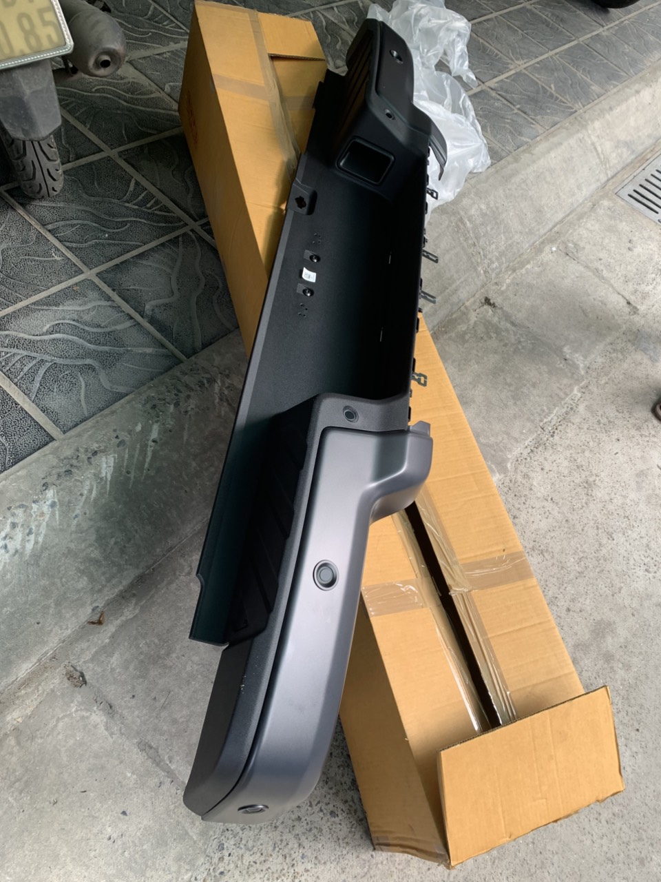 Cản sau Ford Raptor 2023 24 25 P1WZ17906DA P1WZ-17906-DC