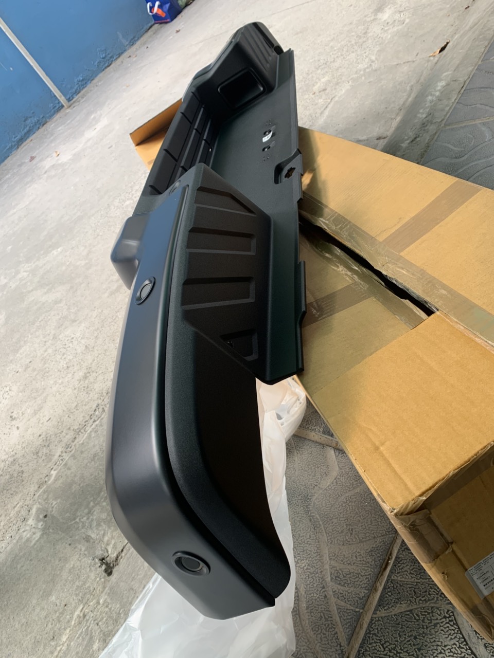 Cản sau Ford Raptor 2023 24 25 P1WZ17906DA P1WZ-17906-DC