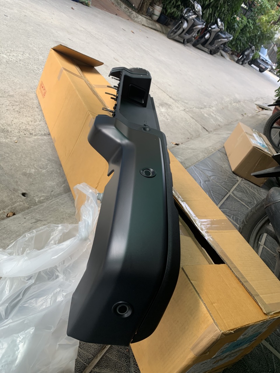 Cản sau Ford Raptor 2023 24 25 P1WZ17906DA P1WZ-17906-DC