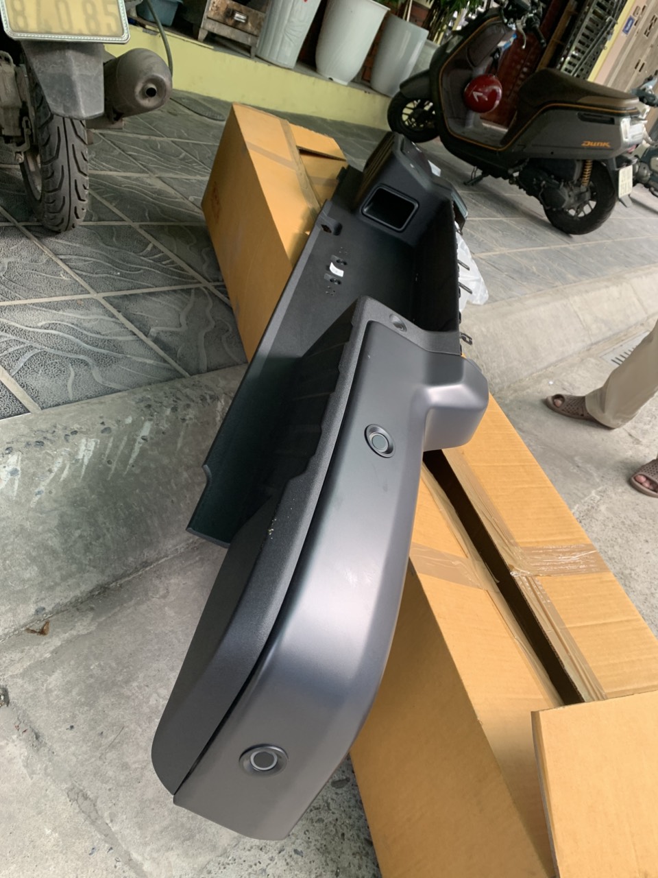 Cản sau Ford Raptor 2023 24 25 P1WZ17906DA P1WZ-17906-DC