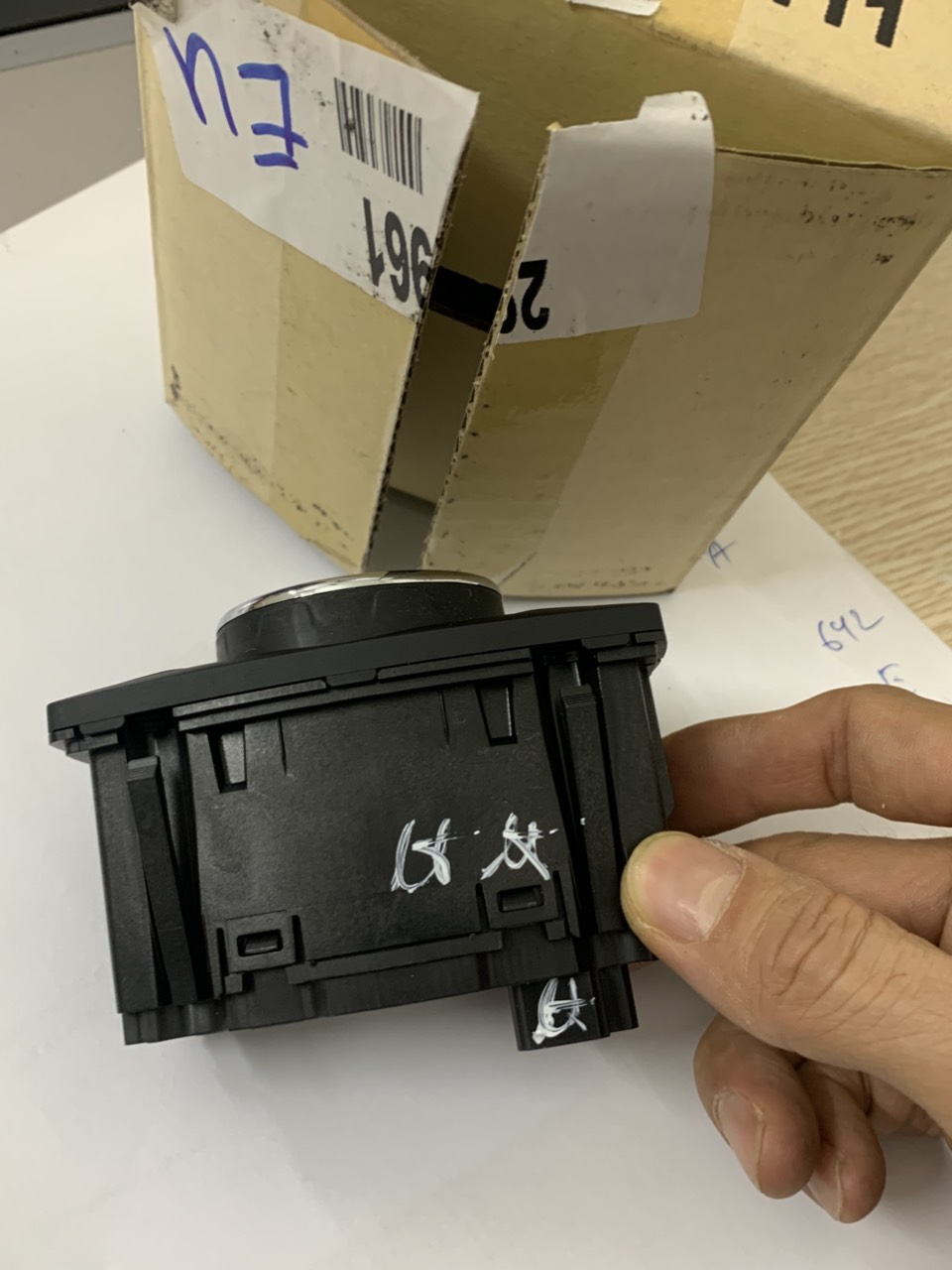 Công tắc đèn pha Ranger 2018 9 20 1 bản XLS EB3T13D061GDW