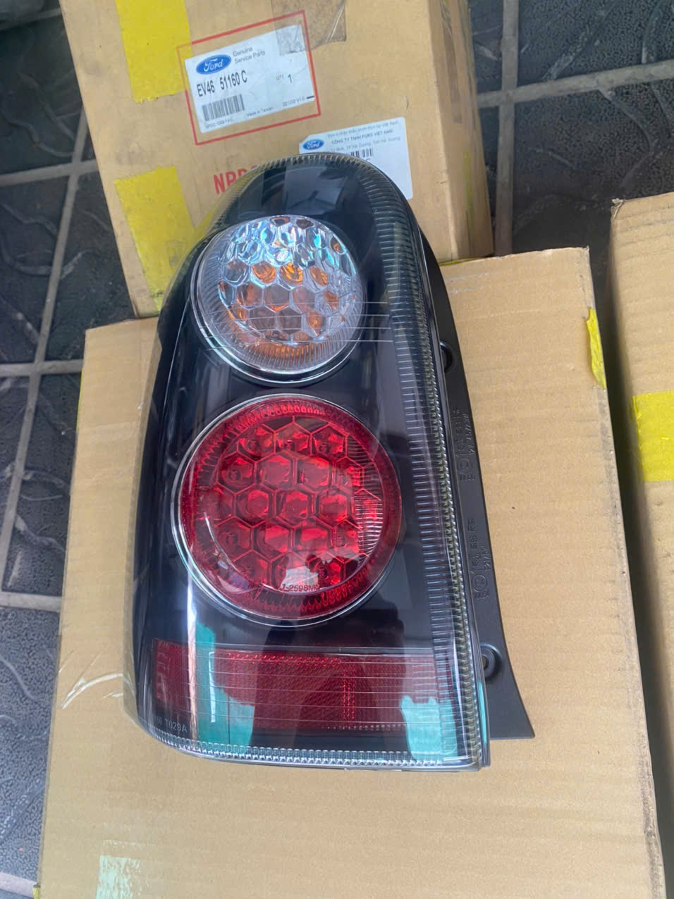 Đèn hậu bên lái Ford Escape 2006 7 8 EV4651160C 4EC1351160