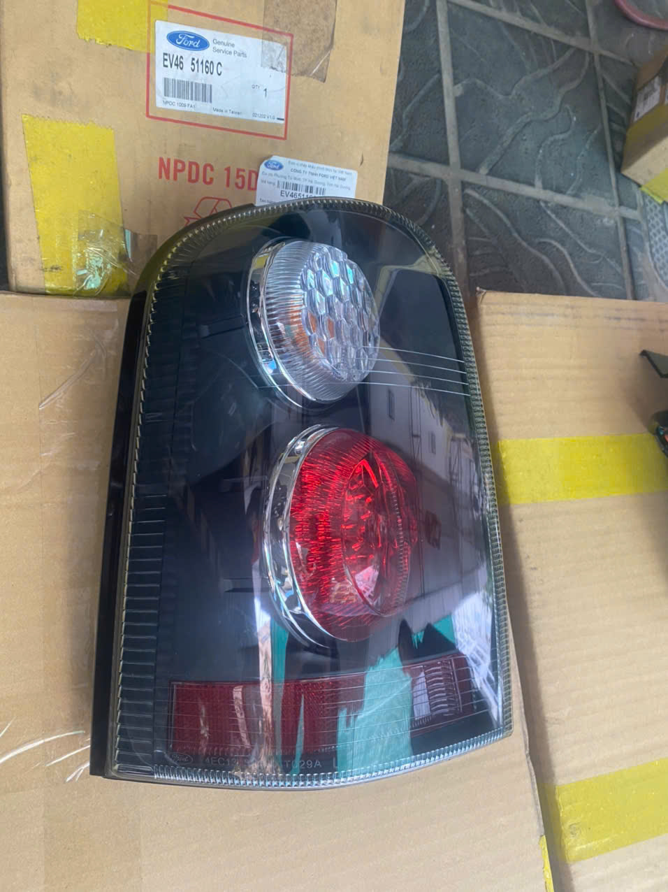 Đèn hậu bên lái Ford Escape 2006 7 8 EV4651160C 4EC1351160