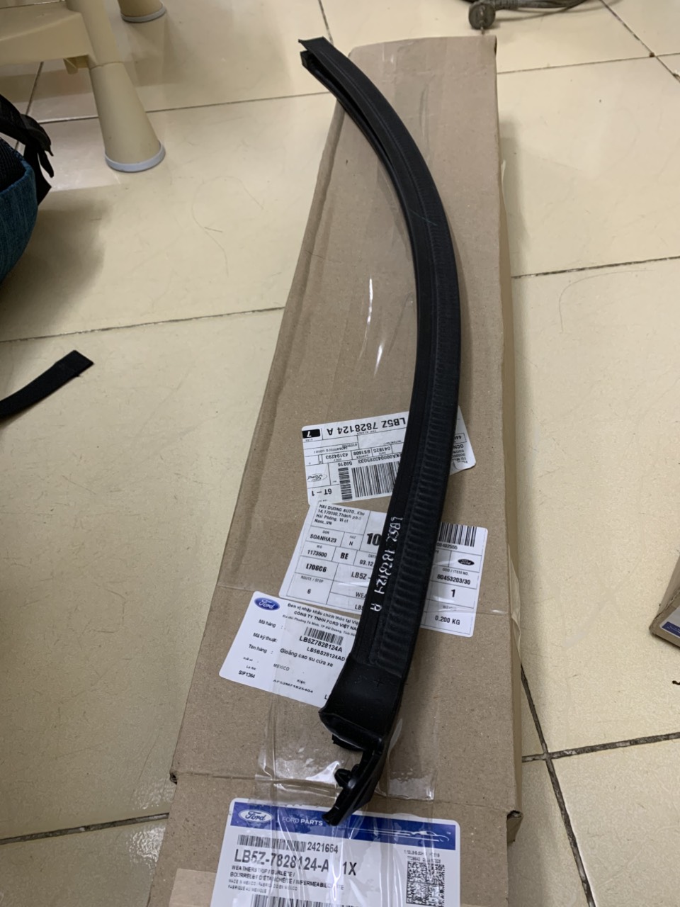 Gioăng mép cửa sau Ford Explorer 2020-2024 LB5Z7828124A 25A