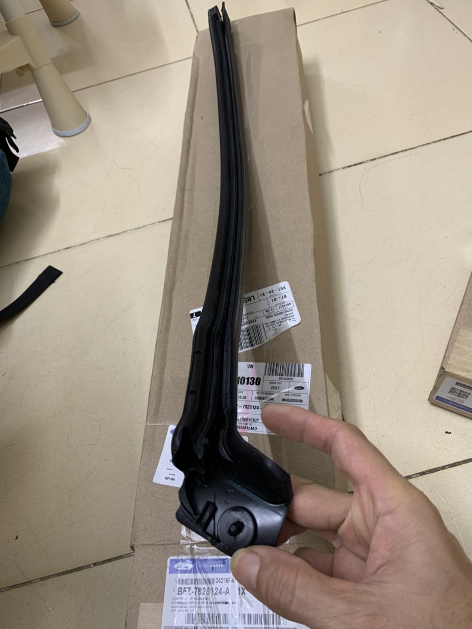 Gioăng mép cửa sau Ford Explorer 2020-2024 LB5Z7828124A 25A