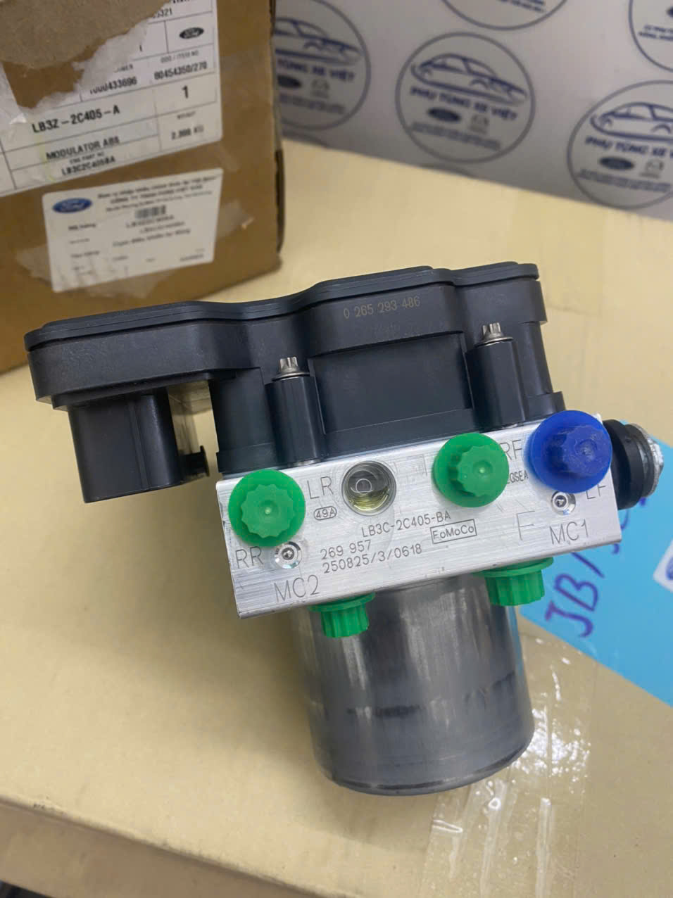 Hộp điều khiển abs Ford Ranger LB3C-2C405-BA LB3Z2C405A