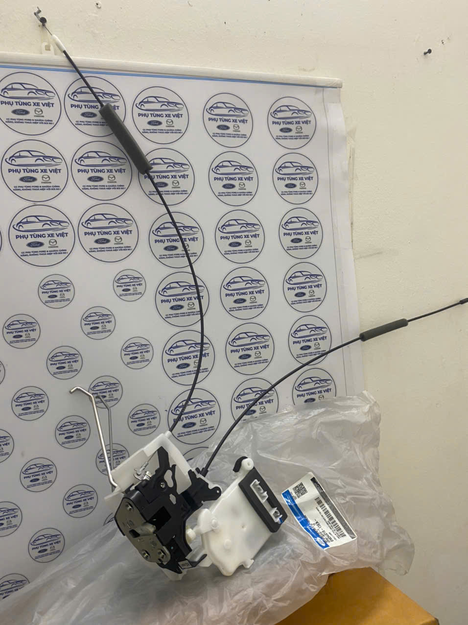 Khoá cửa trước Ford Everest 2007 8 9 2010 1 2 3 4 UR8059310C