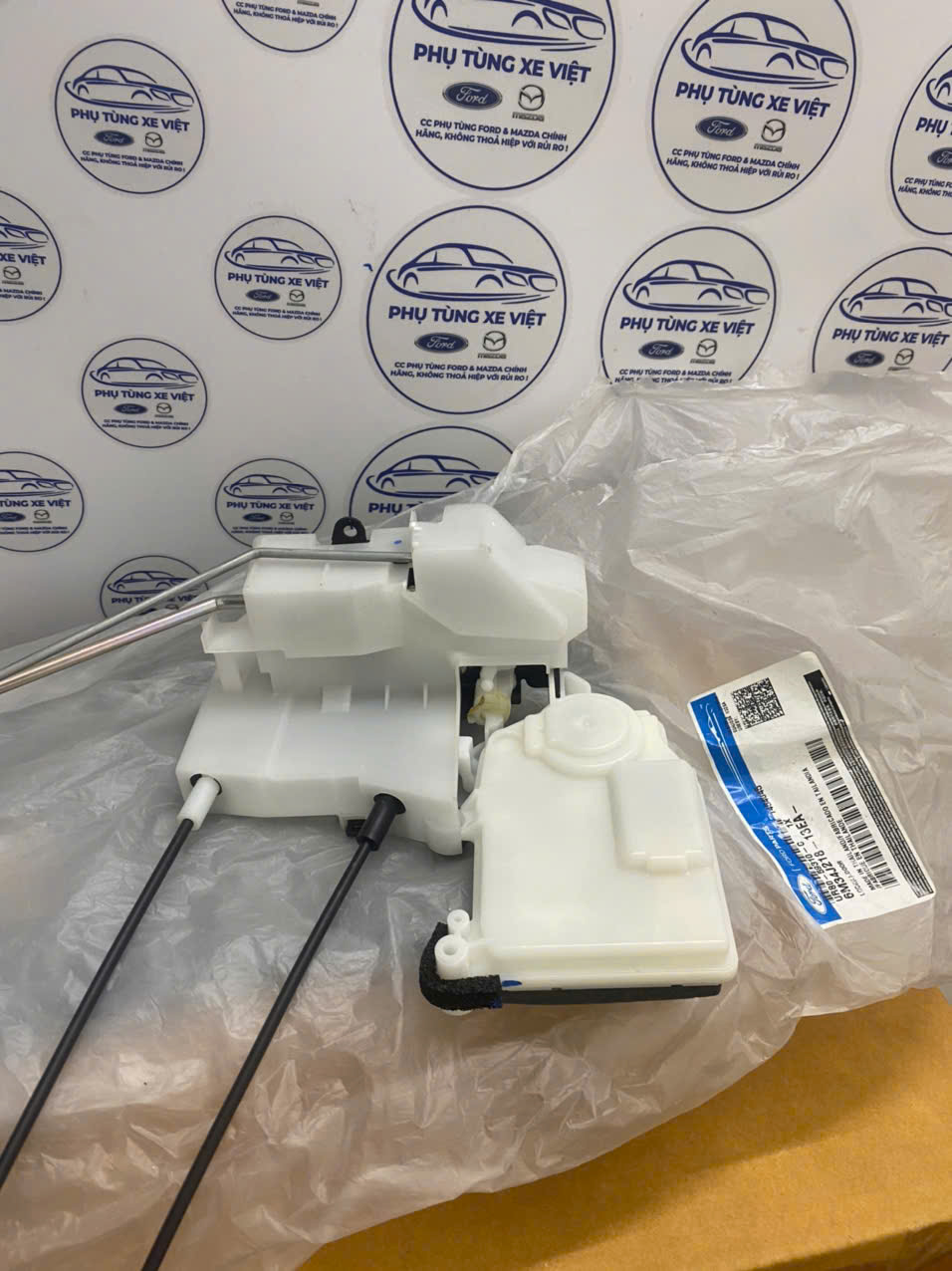 Khoá cửa trước Ford Everest 2007 8 9 2010 1 2 3 4 UR8059310C