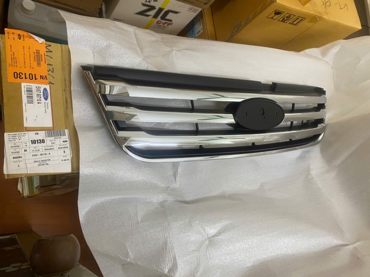 Mặt nạ, ca lăng Ford Escape 2005 06 07 08 09 EV5750710A