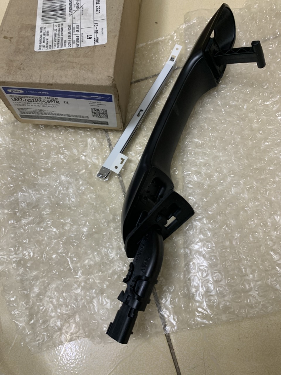 Tay mở cửa trước Ford Explorer LB5Z7822405CBPTM