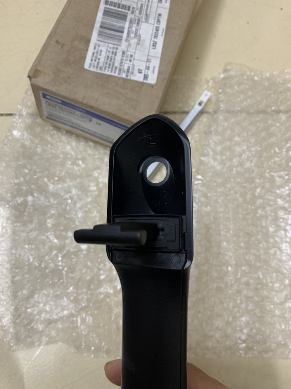 Tay mở cửa trước Ford Explorer LB5Z7822405CBPTM