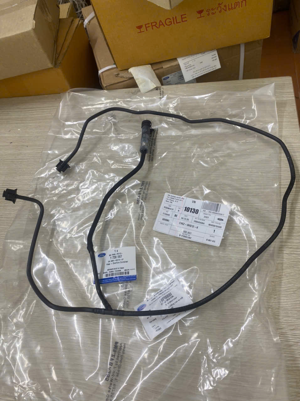 Tuy ô bình nước phụ Focus 2012 13 14 CV6Z8K012K BV618K012