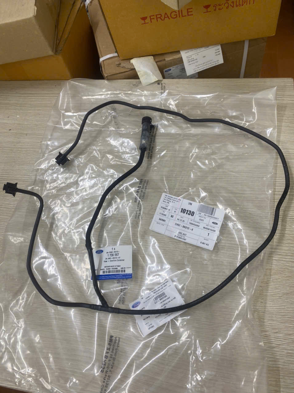 Tuy ô bình nước phụ Focus 2012 13 14 CV6Z8K012K BV618K012