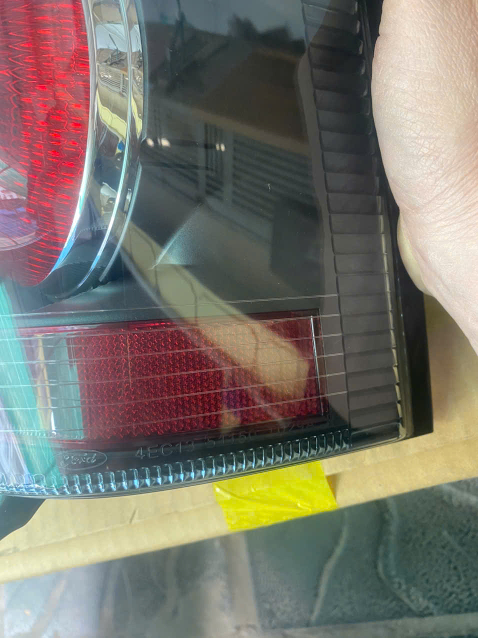 Vỏ đèn hậu Ford Escape 2004 5 6 7 8 EV4651150C 4EC13-51150