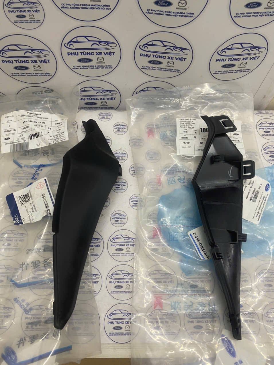 Ốp che bản lề ca bô Ford Territory NS1N03198AA NS1N03199AA