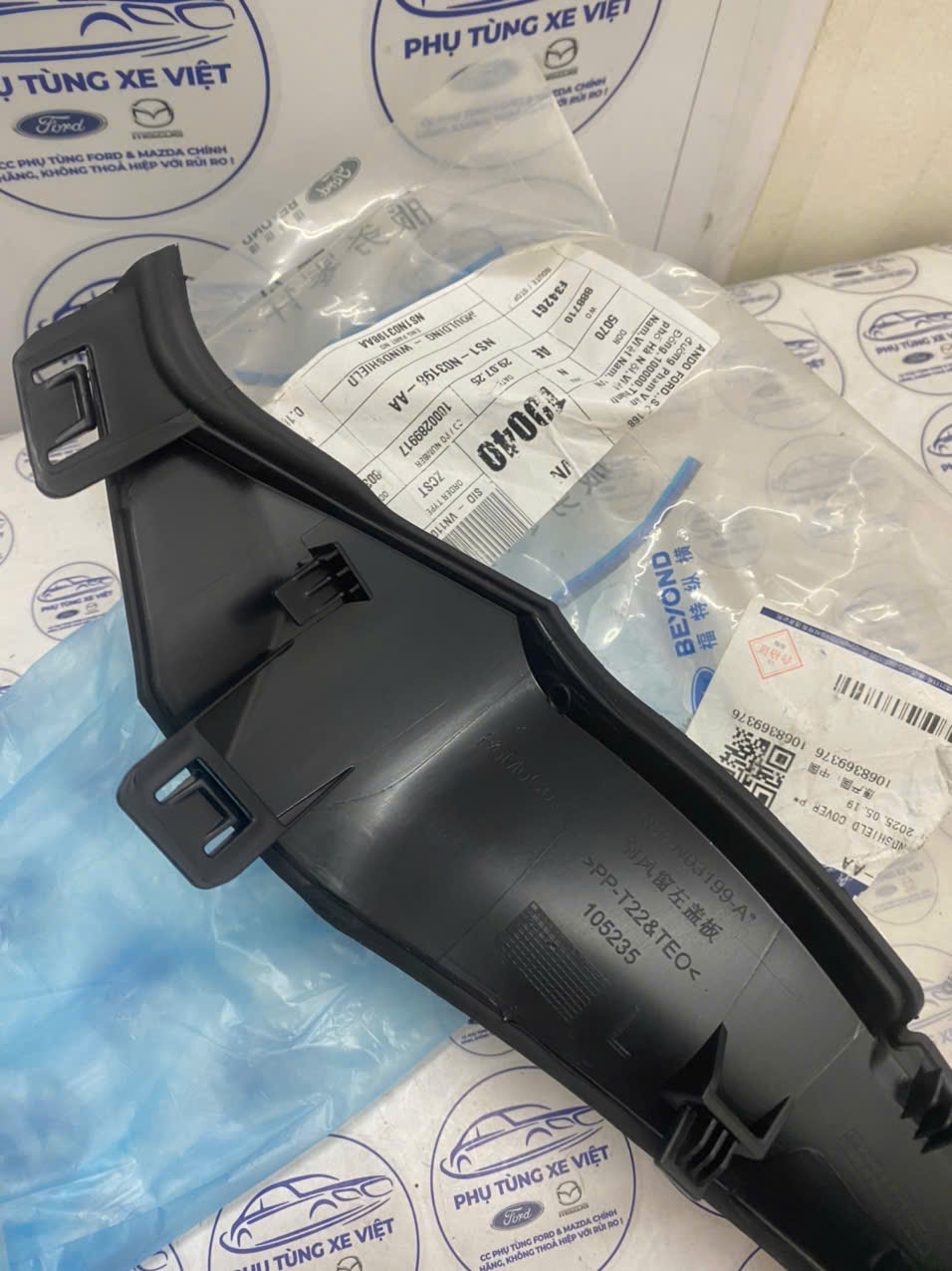 Ốp che bản lề ca bô Ford Territory NS1N03198AA NS1N03199AA