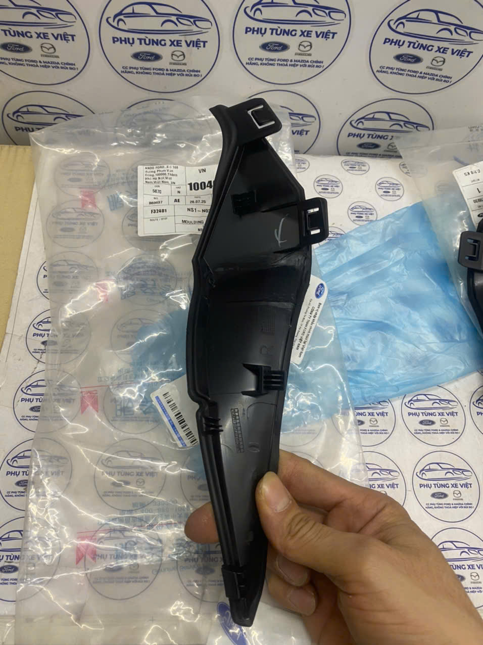 Ốp che bản lề ca bô Ford Territory NS1N03198AA NS1N03199AA