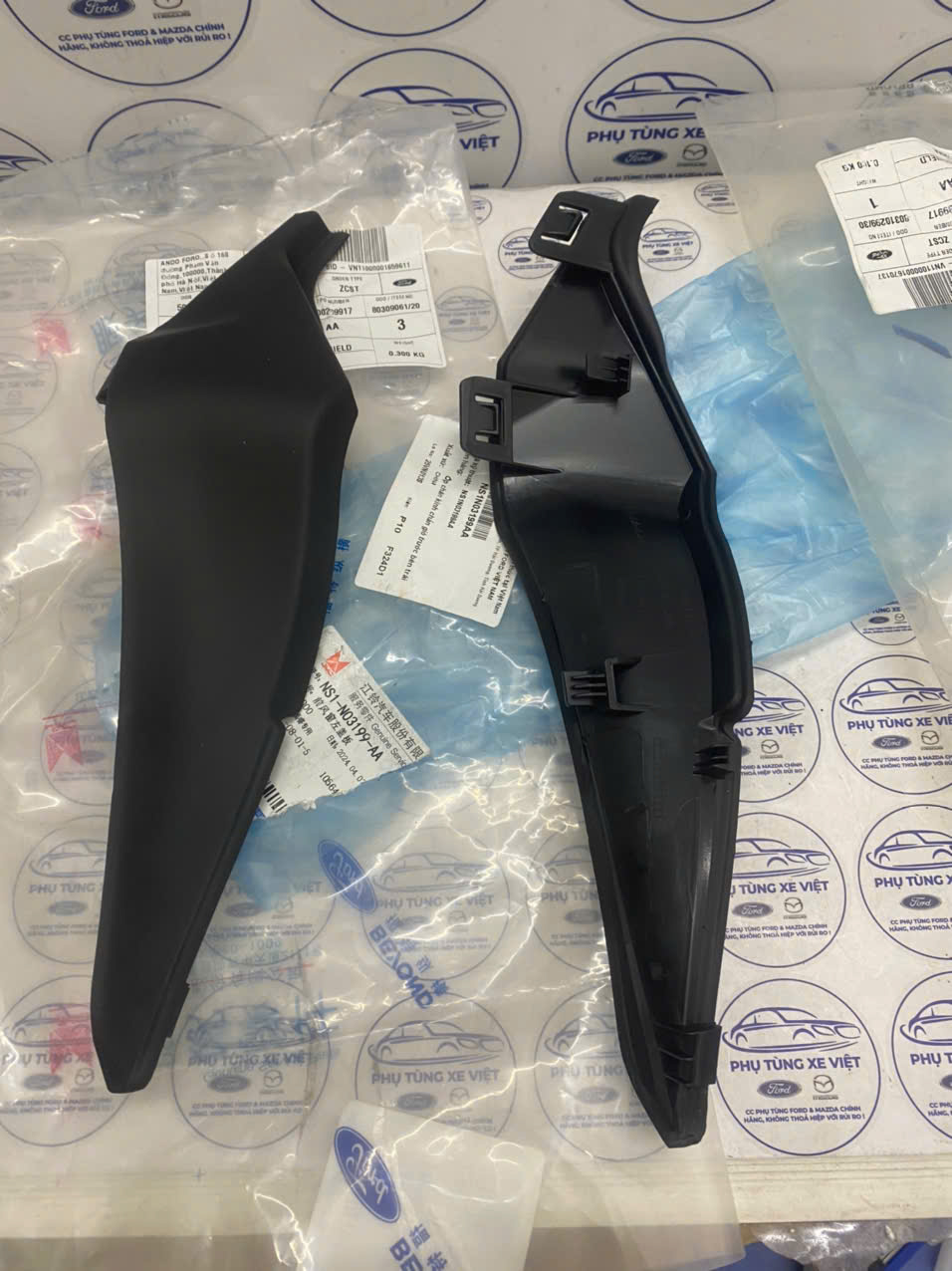 Ốp che bản lề ca bô Ford Territory NS1N03198AA NS1N03199AA